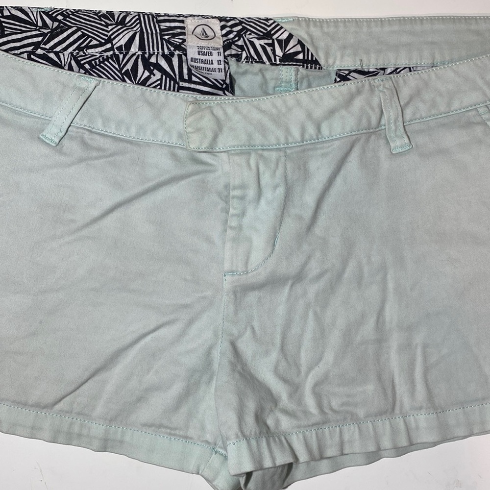 Volcom Frochickie Women’s Chino Short: 2.5”